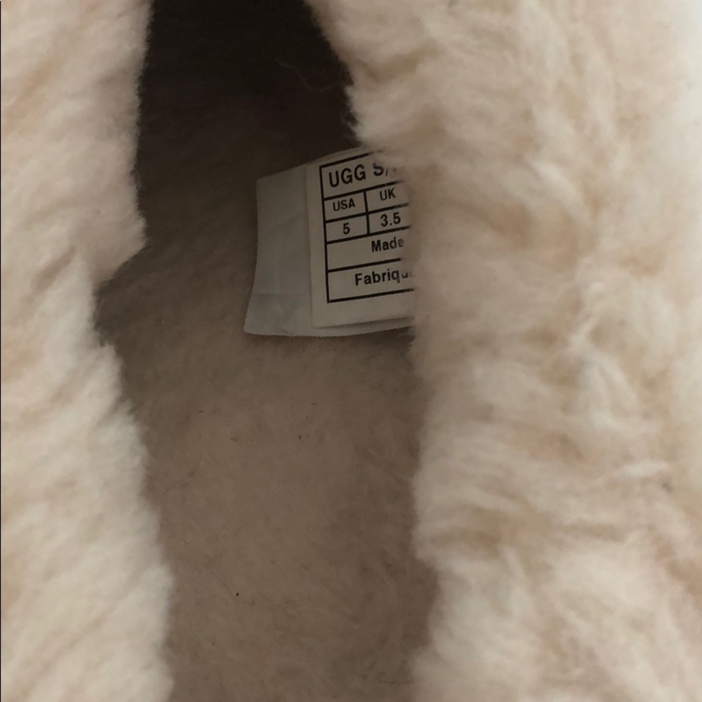 UGG - Picture 3 of 3